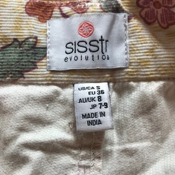 ✨BRAND NEW✨ High waisted shorts - Picture 3 of 3